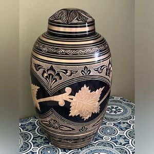 Beautiful Black/Gold/Brass Ornate Large Human/Animal Urn - Floral Etched Brass